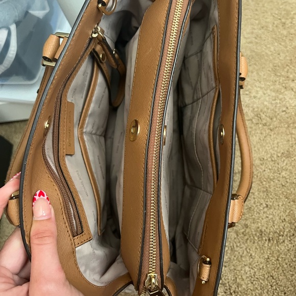 Micheal Kors Purse - Picture 2 of 4